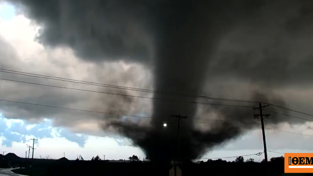Δείτε βίντεο από τους σφοδρούς ανεμοστρόβιλους που σάρωσαν την Οκλαχόμα, τουλάχιστον 10 τραυματίες
