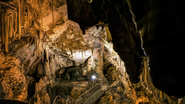Σπήλαια Κυκλάδων: Η υπόγεια γοητεία του Αιγαίου