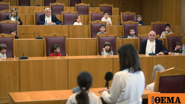 Η δίκη της «δασκάλας με τα μήλα»: Η πρώτη εικονική δίκη με δικαστές στο ΣτΕ, παιδιά νηπιαγωγείου