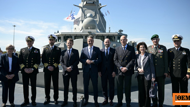 Μητσοτάκης και Μακρόν επιθεώρησαν τη φρεγάτα «Κίμων», δείτε εντυπωσιακές εικόνες και βίντεο