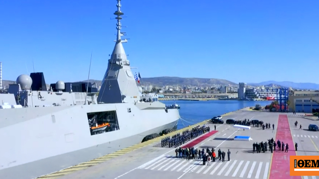 Live η επίσκεψη Μητσοτάκη - Μακρόν στη φρεγάτα «Κίμων» στον Πειραιά