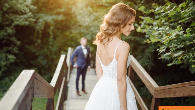 Ο τρόπος που αυτή η νύφη έφτασε στον χώρο του γάμου της έγινε viral