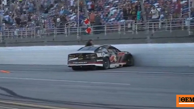 Δείτε βίντεο: Ραλίστας στις ΗΠΑ κάνει τον γύρο του θριάμβου και ρίχνει το αμάξι του σε τοίχο