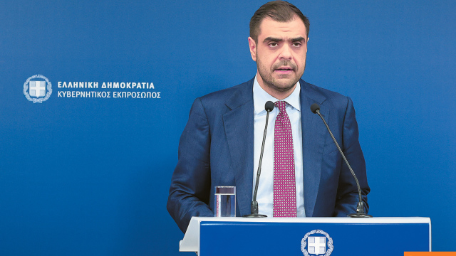 Μαρινάκης κατά ΠΑΣΟΚ και ΣΥΡΙΖΑ για την αποχώρηση από τη Βουλή: «Οι πολίτες θέλουν παρουσία και όχι φυγή»