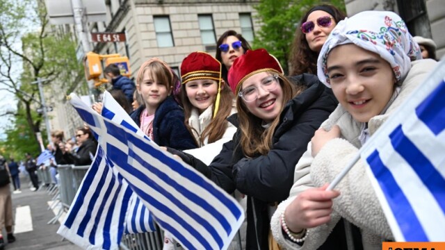 Με λαμπρότητα η παρέλαση της ελληνικής ομογένειας στην καρδιά του Μανχάταν