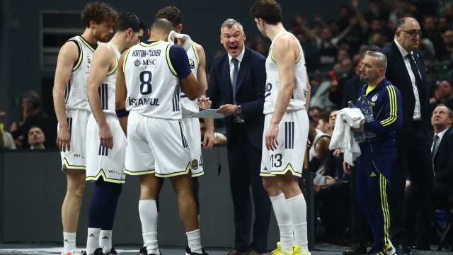 Με τη Φενέρ ο Ολυμπιακός στον ημιτελικό του Final 4 της Αθήνας: Οι Τούρκοι 94-90 τη Ζάλγκιρις στην παράταση στο Κάουνας