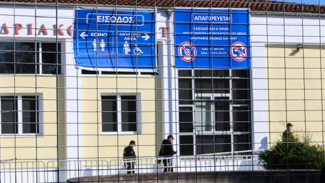 Δίκη για τα Τέμπη: Μεγάλωσε η αίθουσα, εγκαταστάθηκαν εξτρά θέσεις και συνεχίζεται η δίκη