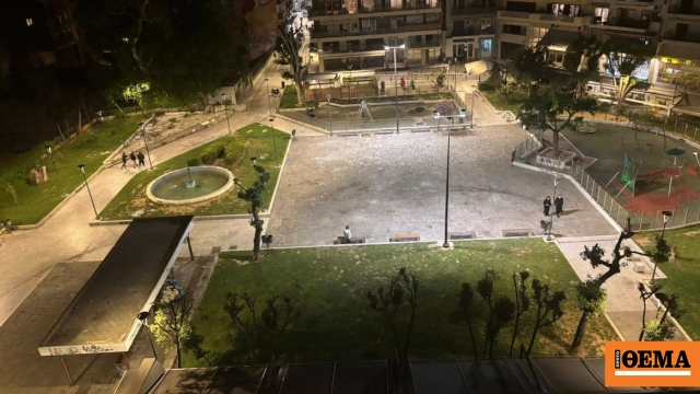 Οι οπαδοί του ΠΑΟΚ καθάρισαν την πλατεία Ναυαρίνου μετά τον τελικό με την Μπιλμπάο