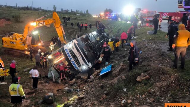 Ανατροπή λεωφορείου με νεκρούς και τραυματίες στην Τουρκία
