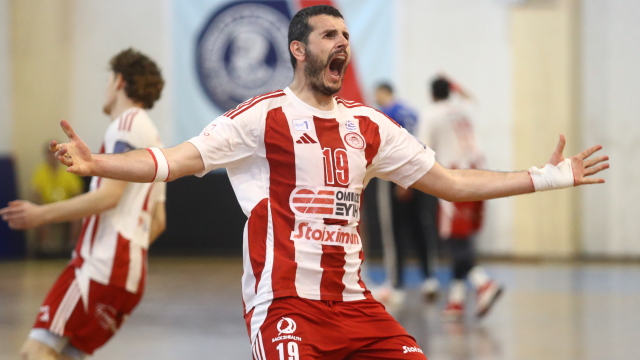 ΑΕΚ - Ολυμπιακός 29-36: Οι ερυθρόλευκοι απάντησαν στο break της Ένωσης και έφεραν τη σειρά των τελικών της Handball Premier στο 1-1, δείτε βίντεο