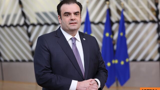 Pierrakakis: Enerji yatırımları en üretken ve etkili sosyal politika biçimidir
