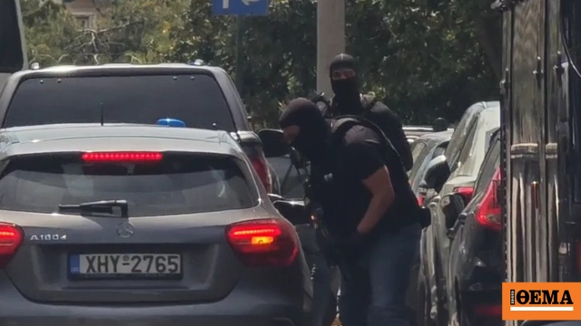 Yπό δρακόντεια μέτρα ασφαλείας στην Ευελπίδων οι συλληφθέντες για τη δολοφονία Μοσχούρη στο Χαλάνδρι, δείτε βίντεο