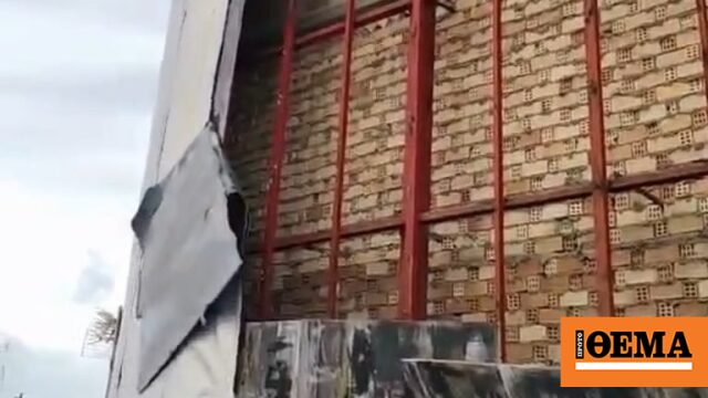 Σοβαρές ζημιές στο Δημοτικό Θέατρο της Κέρκυρας, αποκολλήθηκαν πάνελ από τους ισχυρούς ανέμους