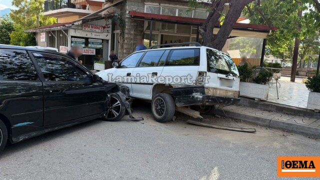 Τροχαίο στη Λαμία, αυτοκίνητο προσέκρουσε σε παρκαρισμένο, δείτε βίντεο και φωτογραφίες