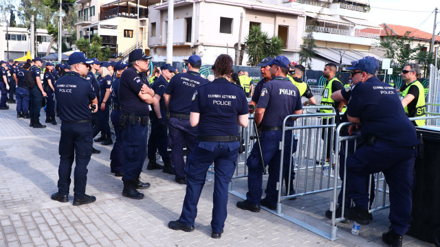 Σύλληψη και προσαγωγές γύρω από το γήπεδο του ΟΑΚΑ πριν τον πρώτο ημιτελικό