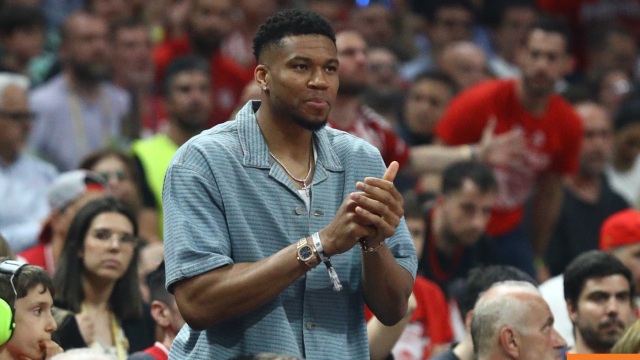 O Γιάννης Αντετοκούνμπο έλαμψε στο Final 4: Η αγκαλιά με τον Σενγκούν, το βίντεο με την Τουρκάλα δημοσιογράφο και η πρόταση για μόνιμη διεξαγωγή της διοργάνωσης στην Αθήνα