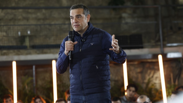 Σήμερα παρουσιάζει το κόμμα του ο Αλέξης Τσίπρας στο Θησείο με φόντο την Ακρόπολη, υπό τους ήχους του Κραουνάκη