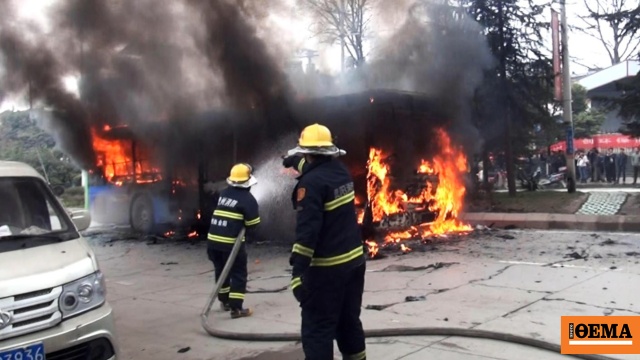 Τραγωδία στην Κίνα: 13 νεκροί από σύγκρουση μίνι λεωφορείου με φορτηγό