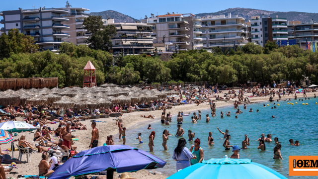 Γέμισαν κόσμο οι παραλίες της Αττικής, ανάσα δροσιάς ψάχνουν όσοι δεν εξόρμησαν για το τριήμερο του Αγίου Πνεύματος