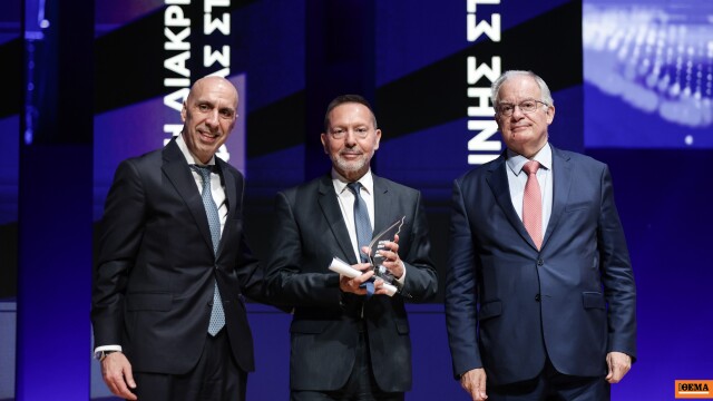 Stournaras: Yunanistan'ın ekonomi geleceği için iyimser olma hakkı var