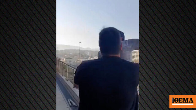 Συγκλονιστικό βίντεο: Αστυνομικοί σώζουν άνδρα που ετοιμαζόταν να πηδήξει από 6ο όροφο κτιρίου στον Πειραιά,