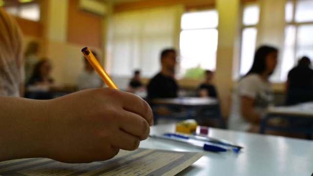 Πανελλαδικές 2026: Αυλαία σήμερα για τα ΓΕΛ, πότε ανακοινώνονται βαθμολογίες και βάσεις