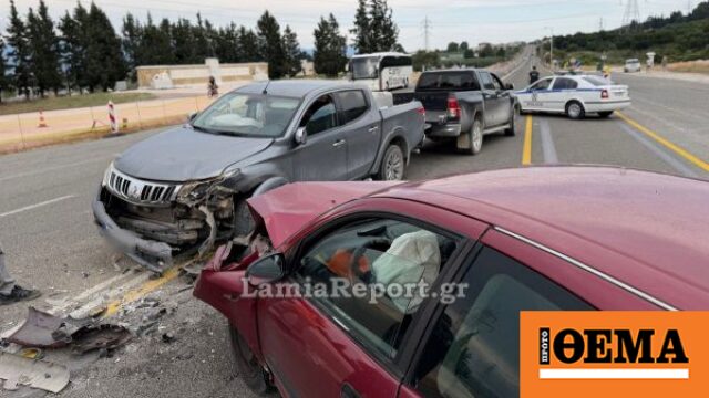 Δύο τραυματίες μετά από σοβαρό τροχαίο μπροστά στο άγαλμα το
