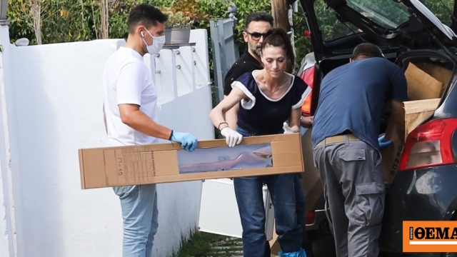 Αίγιο: Η στιγμή που απομακρύνονται το αεροβόλο, ρουχισμός κα