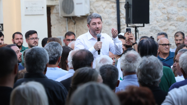 Ξεκινάει η μάχη του ΠΑΣΟΚ με Τσίπρα και Καρυστιανού στις γει