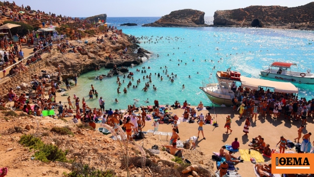 Malta turist akınına uğruyor: Plajlarda ve sokaklarda aşırı kalabalık görüntüleri