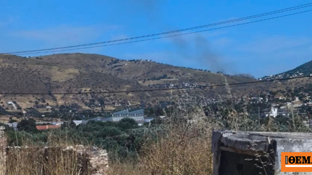Φωτιά στην Κερατέα, επιχειρούν πάνω από 60 πυροσβέστες
