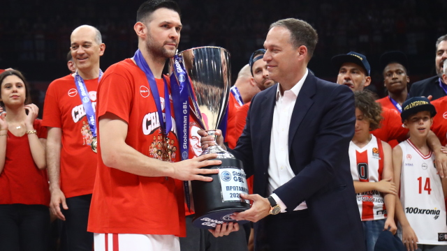 Παπανικολάου: Αφιερώνω τον τίτλο στα κοριτσάκια μου, θέλω να συνεχίσω στον Ολυμπιακό