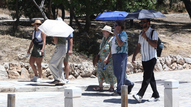 Batı Avrupa Neden Ardışık Sıcak Hava Dalgaları Yaşıyor, Yunanistan Nasıl Etkileniyor
