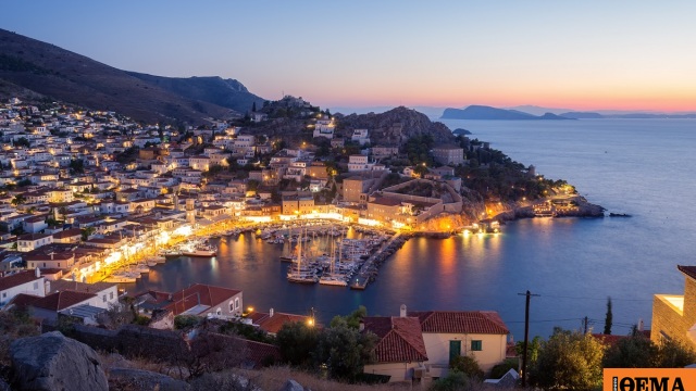 Στην Ύδρα, ένας καλλιτέχνης που έχει εκθέσει στην Τέιτ αναλαμβάνει να κόψει τα μαλλιά και να βάψει τα νύχια σας