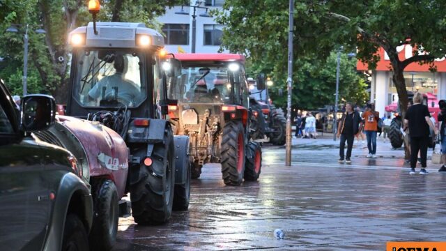 Λάρισα: Συλλαλητήριο αγροτών με τρακτέρ στο κέντρο της πόλης, δείτε βίντεο