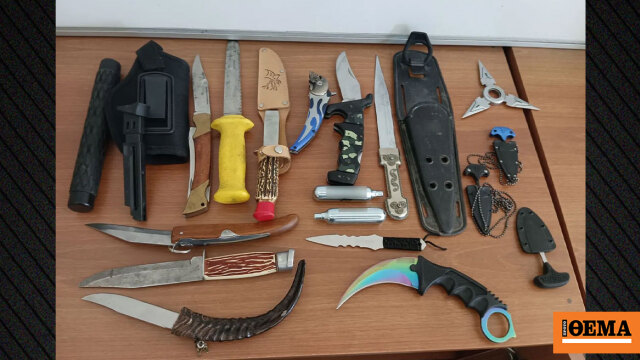 Η κλήση για ενδοοικογενειακή βία  στη Νέα Ερυθραία έφερε στο φως μίνι οπλοστάσιο, ναρκωτικά, νυστέρια και πολλές χιλιάδες ευρώ