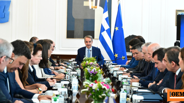 Miçotakis: Pompa benzin fiyatında daha fazla düşüş bekleniyor, bakanlar kurulu toplantısı sürüyor