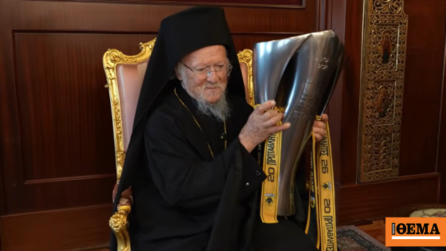 Στο Φανάρι το τρόπαιο του πρωταθλήματος της ΑΕΚ, η συνομιλία του Ηλιόπουλου με τον Οικουμενικό Πατριάρχη Βαρθολομαίο