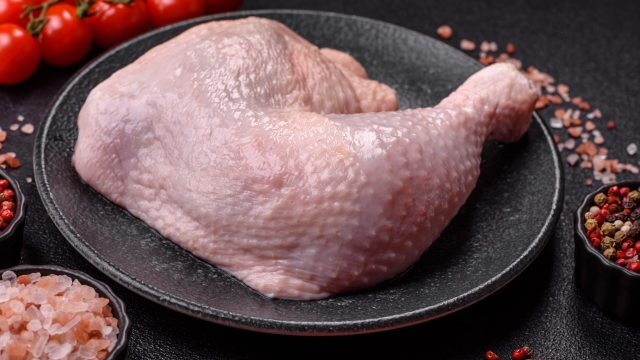 Salmonella: Tavuğu Muslukta Yıkamalı mıyız? Gıda Zehirlenmesini Önlemek İçin 5 Kural