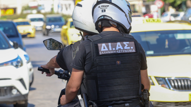 Συνελήφθησαν επ’ αυτοφώρω δύο νεαροί που επιχείρησαν να διαρρήξουν αποθήκη πολυκατοικίας στη Νέα Ιωνία