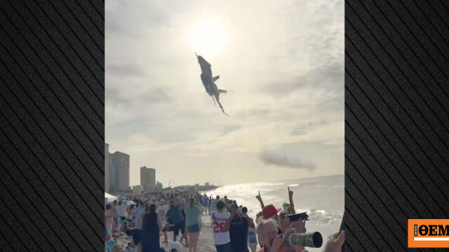 Nefes Kesen Video: Savaş Uçağı Florida'da Yüzücülerin Kafalarına Neredeyse Değiyordu