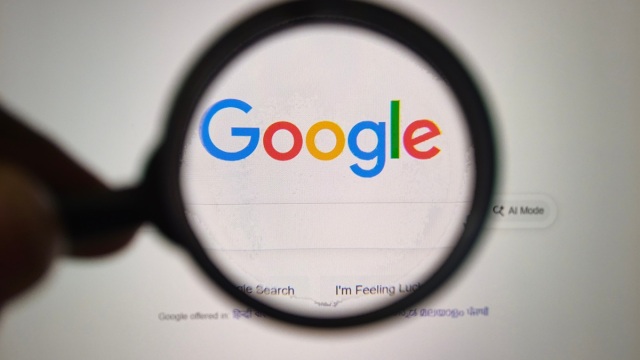 Google'a AB'den 890 Milyon Euro Rekabet Cezası
