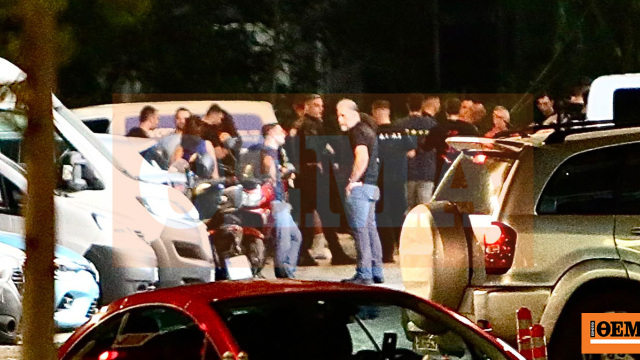Photo: ProtoThema Ágios Dimítrios : Un officier de police retrouvé mort dans un véhicule de service