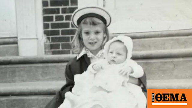 «Κλειδί» μια τρίχα στο σφιγμένο χέρι του κοριτσιού