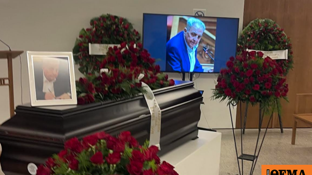 Με τα τραγούδια «τα δυο σου χέρια» και «το ακορντεόν» αποχαιρέτησαν τον Αλέκο Φλαμπουράρη στη Ριτσώνα