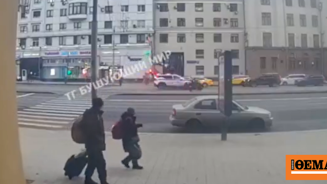 Περιπολικό εμβόλισε ηλεκτροκίνητο δίκυκλο και εκτόξευσε τον αναβάτη του, δείτε βίντεο