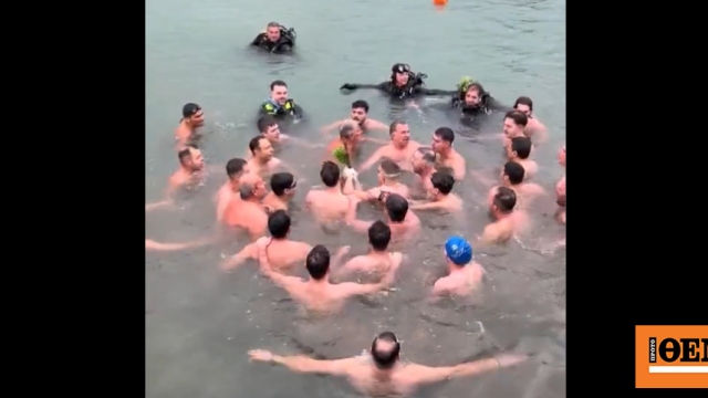 Στην Αλεξανδρούπολη έψαλαν τον Εθνικό Ύμνο αφού έπιασαν τον Σταυρό για τα Θεοφάνια, δείτε βίντεο