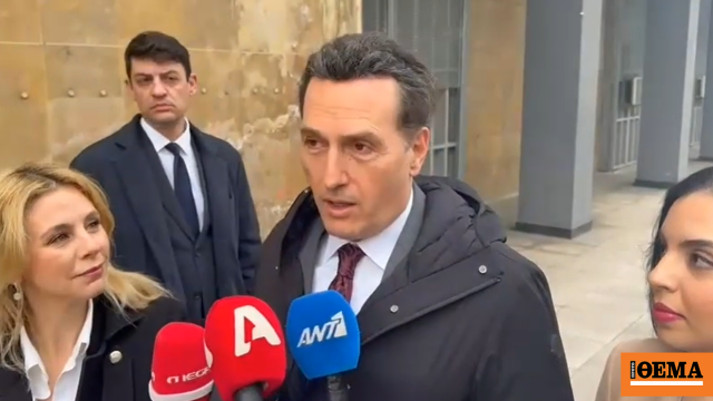 Το πρωταπριλιάτικο αστείο του Μιχάλη Δημητρακόπουλου έξω από τη δίκη για το βίντεο της Τούνη, δείτε βίντεο