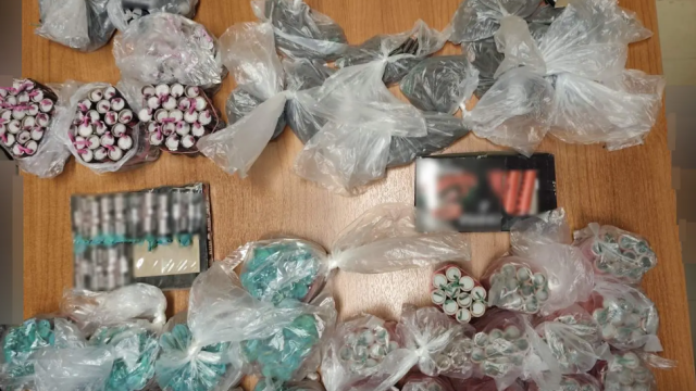 Κατασχέθηκαν 794 κροτίδες και συνελήφθησαν τρεις ανήλικοι στην Αθήνα, δείτε φωτογραφίες