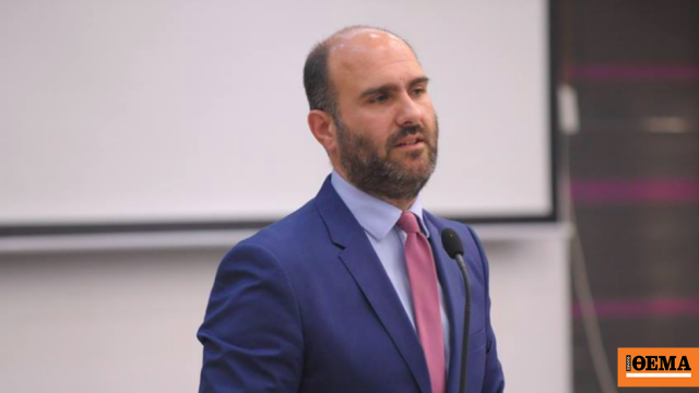 Δημήτρης Μαρκόπουλος: Δεν θα περιφέρω τα πτυχία μου για να ικανοποιηθεί ο βούρκος